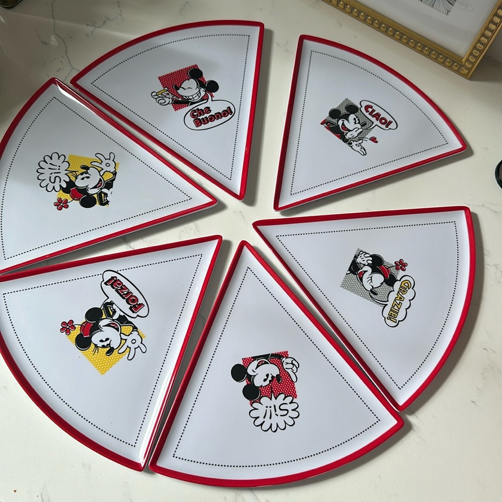 Disney parks pizza plates